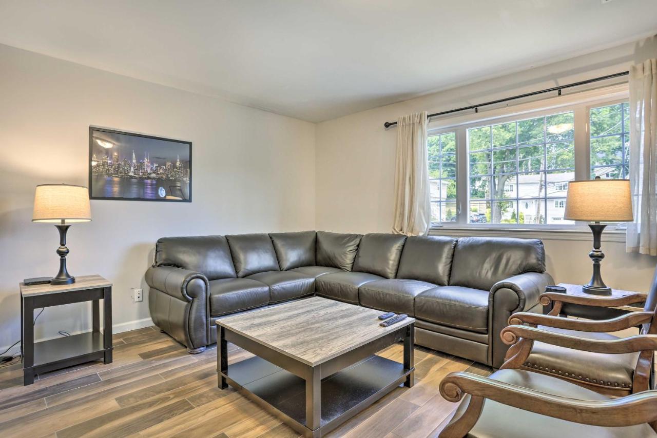 Ideally Located Glen Cove Apartment! Екстериор снимка
