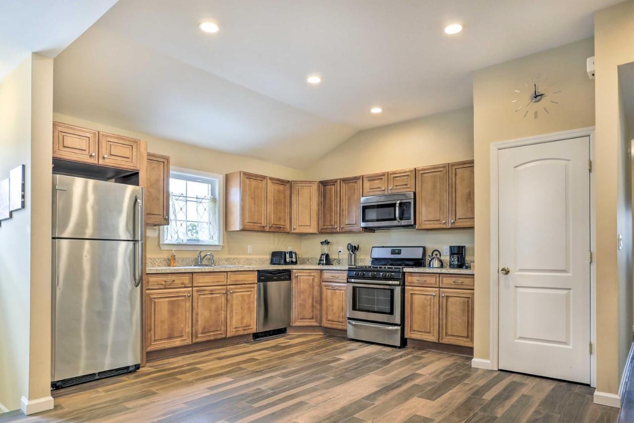 Ideally Located Glen Cove Apartment! Екстериор снимка