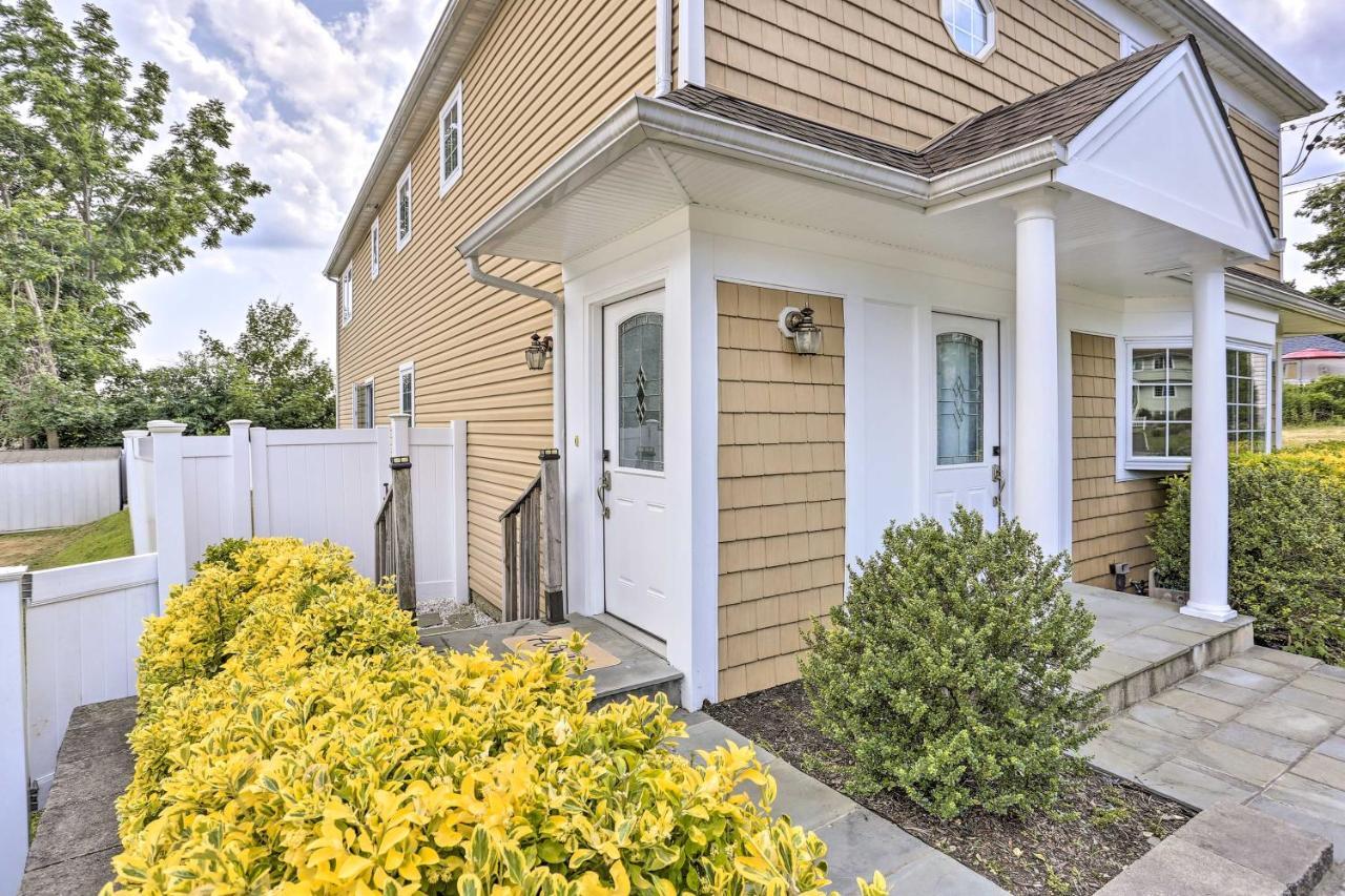 Ideally Located Glen Cove Apartment! Екстериор снимка